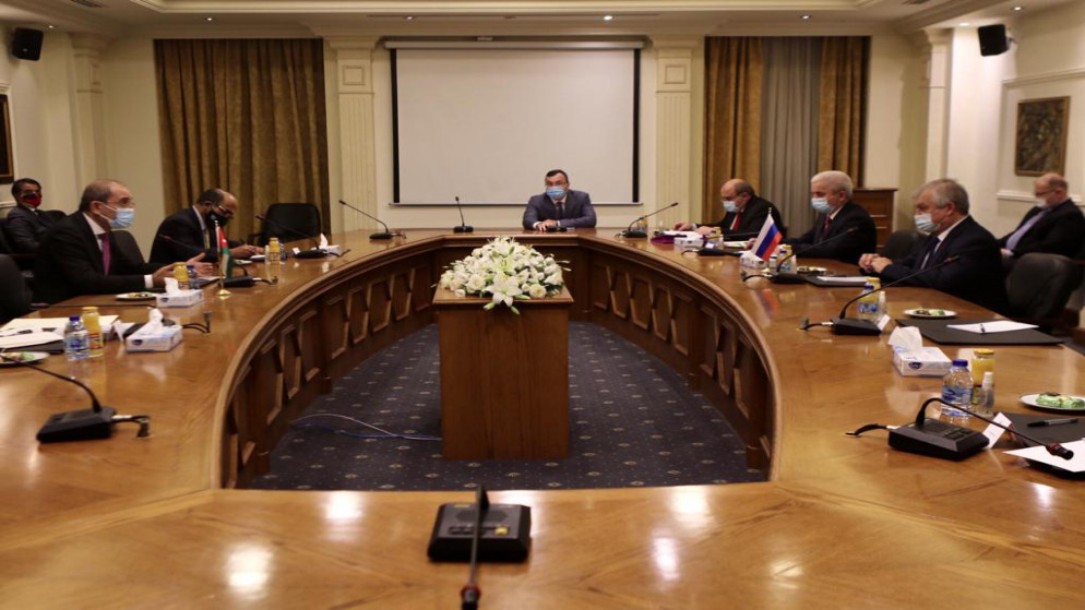 الصفدي يبحث مع مبعوث الرئيس الروسي سبل التوصل لحل سياسي للأزمة السورية