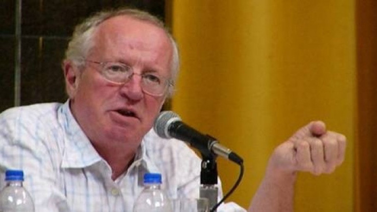 وفاة الصحفي البريطاني روبرت فيسك