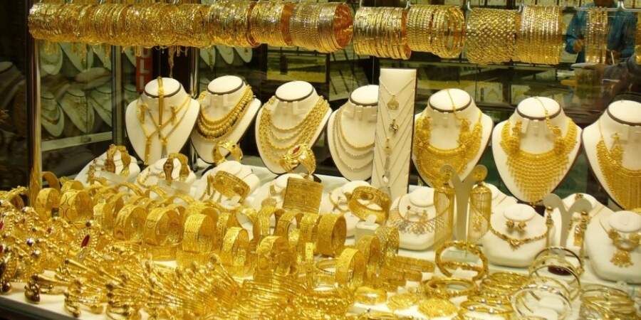 الذهب يستقر وسط آمال بتوقف المركزي الأمريكي عن رفع الفائدة