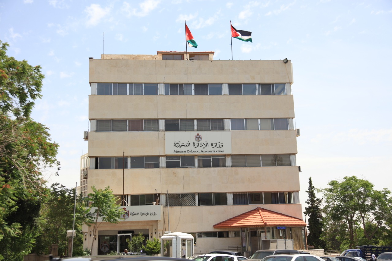 مشروع قانون يشترط المؤهل العلمي لرؤساء البلديات