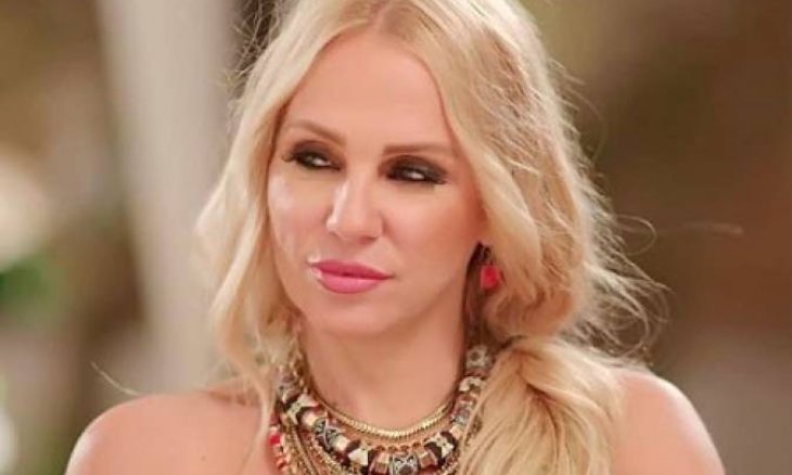 طليقة عمرو دياب تكشف عن علاقتها مع شاب يصغرها بـ24 عاما