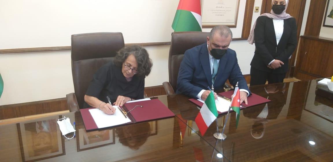 نائبة وزير الخارجية الإيطالي تزور الأردن وتوقع إتفاقية لدعم الرعاية الصحيةوالزراعة