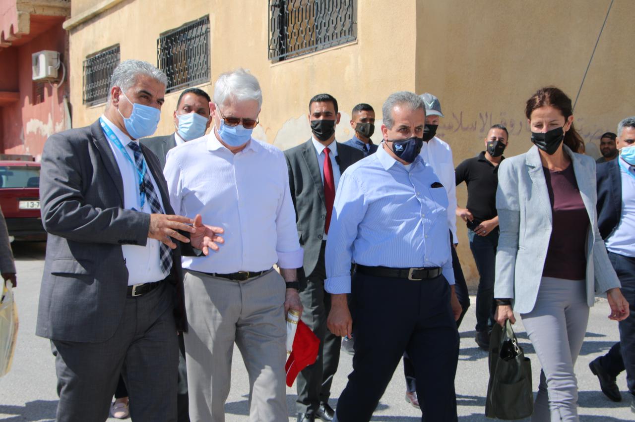 وزير الخارجية الكندي يزور مخيم جرش