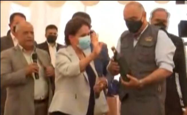 زجاجة نفط ... هدية من الوزيرة زواتي الى رئيسها