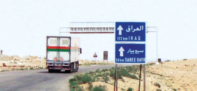 عزايزة : السماح بدخول الشاحنات الأردنية والعراقية أراضي البلدين قريباً