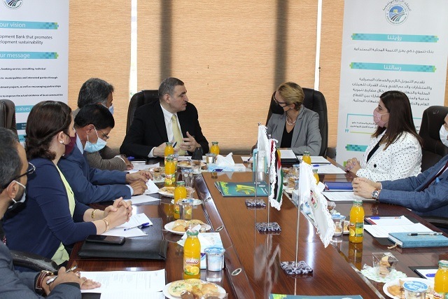 وفد من الوكالة الأميركية للتنمية يزور بنك المدن والقرى