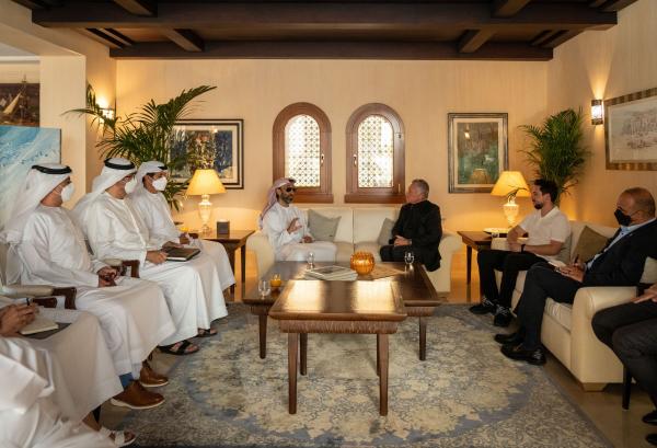 الملك يستقبل في العقبة وفداً إماراتياً برئاسة طحنون بن زايد