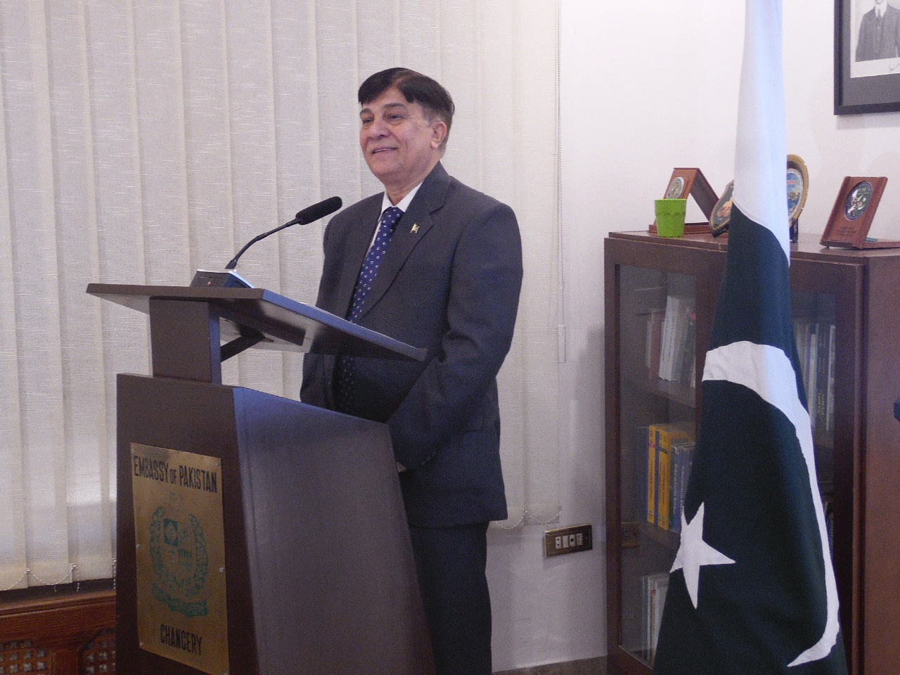 السفير الباكستاني في عمان يؤكد إلتزام بلاده بتسوية شاملة تمثل جميع الجماعات العرقية الأفغانية