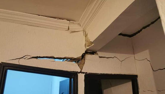 إخلاء عمارة بسبب تصدعات