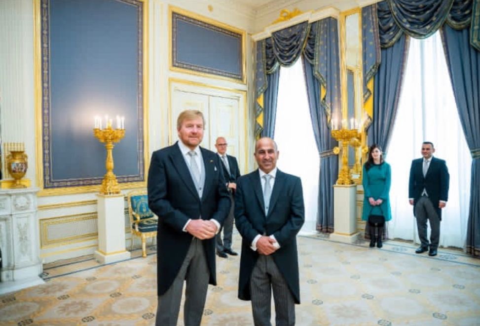 السفير الفايز يقدم أوراق اعتماده لملك هولندا