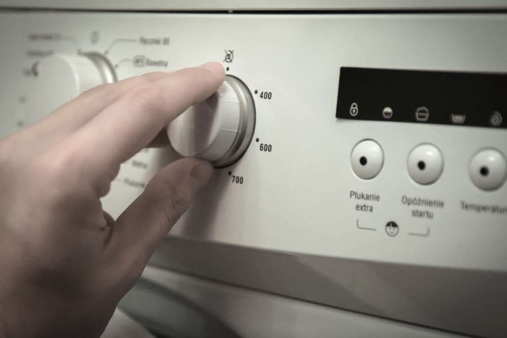 4 تصرفات تُدمر غسالتك الأوتوماتيك دون أن تعلمي