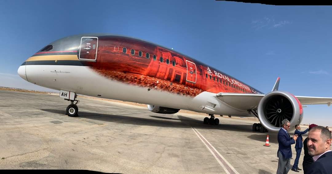 "الفنادق الاردنية " تشارك حفل تدشين طائرة للملكية الاردنية تم تزيينها بصورة البترا