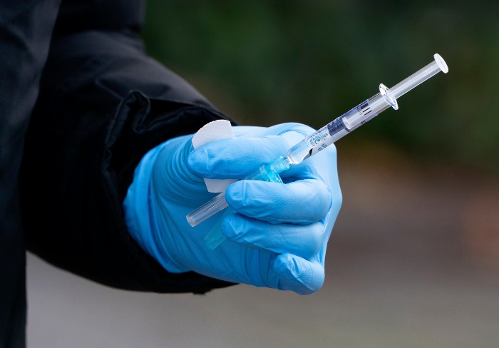 هل نأخذ لقاحي الإنفلونزا الموسمية وكورونا معا؟ 