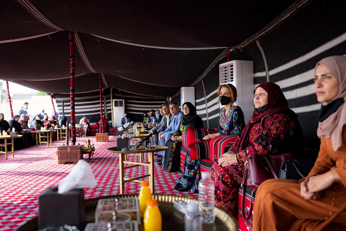 Queen Rania meets community leaders in Mafraq
