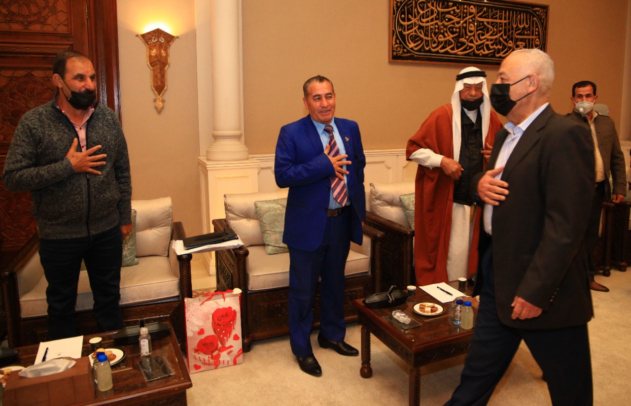 العيسوي يلتقي عدد من وجهاء واهالي الطفيلة 