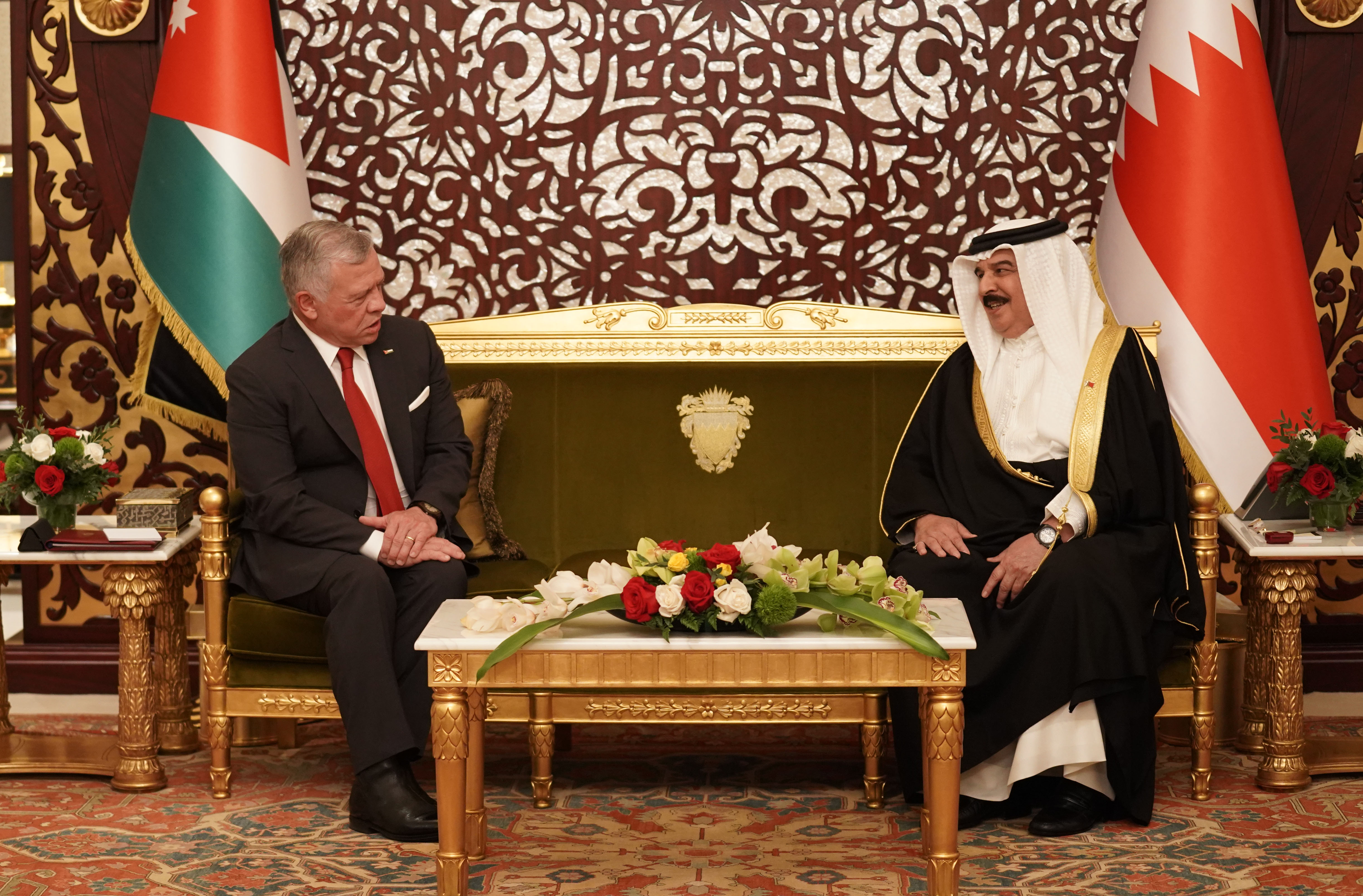 King holds talks with Bahrain monarch