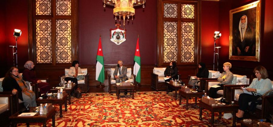 العيسوي يلتقي مجموعة من السيدات عقب اللقاء الملكي