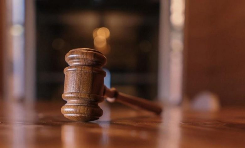 حبس مستثمر أدخل 42 طن معسل بكتب مزورة
