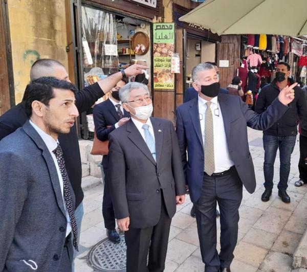 السفير الياباني يطلع على مشاريع تنموية مولتها "جايكا" في السلط