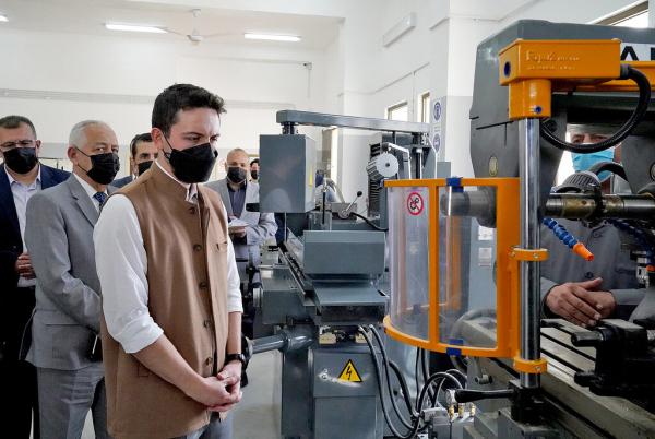 ولي العهد يزور كلية معان الجامعية.. ويؤكد ضرورة الموازنة بين الدراسة النظرية والتطبيق العملي