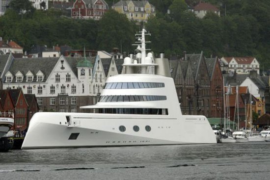 أثرياء روسيا ينقلون يخوتهم الفارهة إلى المالديف