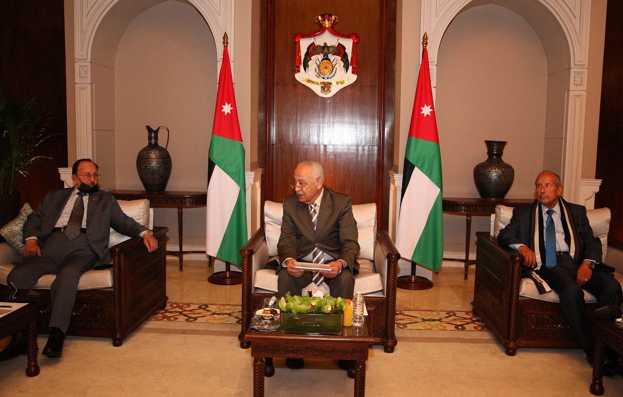 العيسوي يلتقي مجموعة من المتقاعدين العسكريين