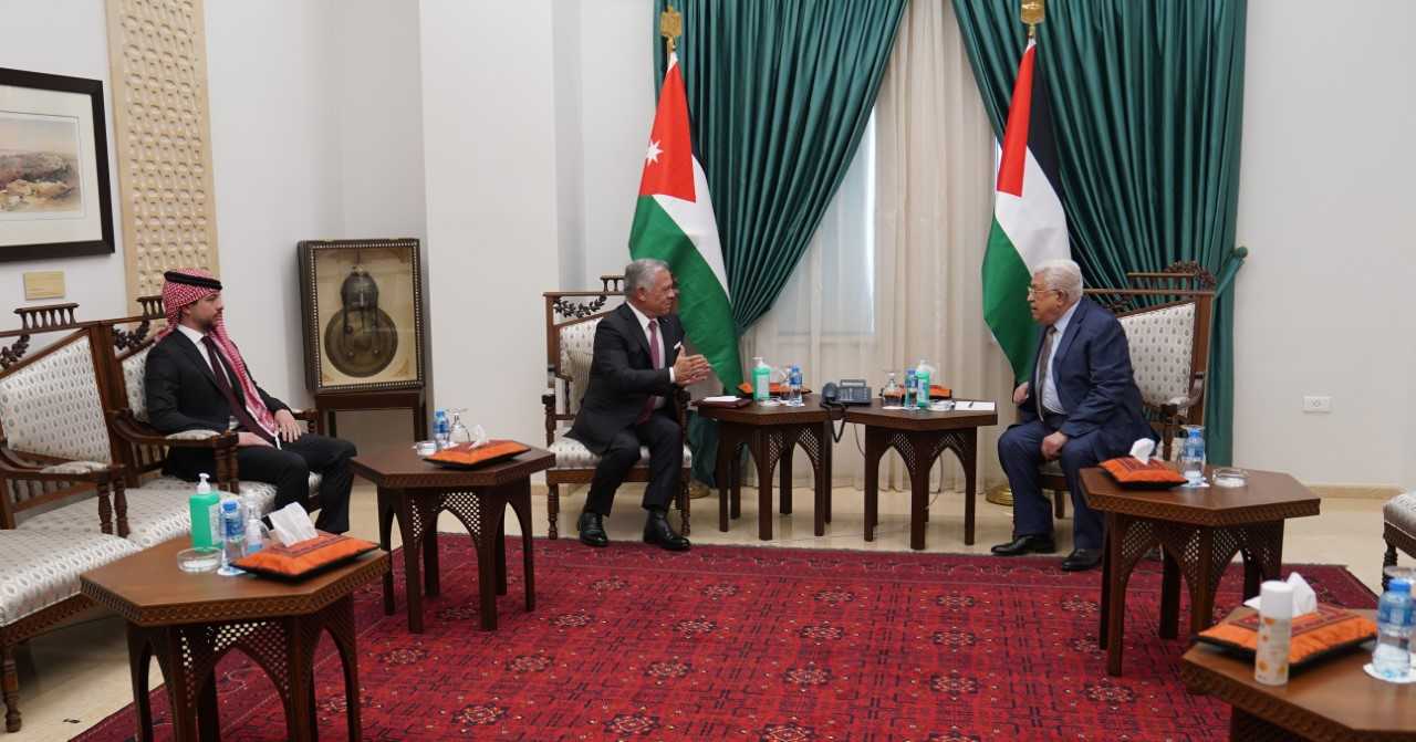 الملك يجري مباحثات مع الرئيس الفلسطيني في رام الله