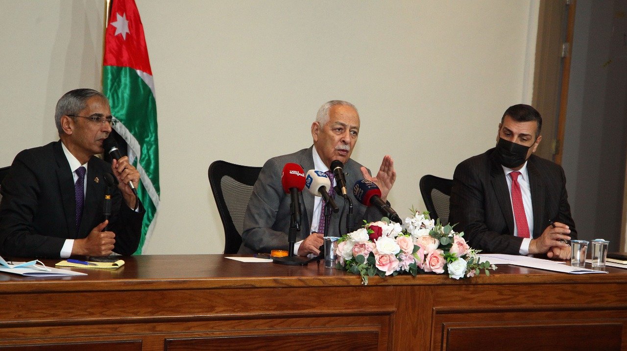 بتوجيهات ملكية..العيسوي يعلن عن إطلاق حُزمة مبادرات ملكية تنموية وتطويرية بالمفرق