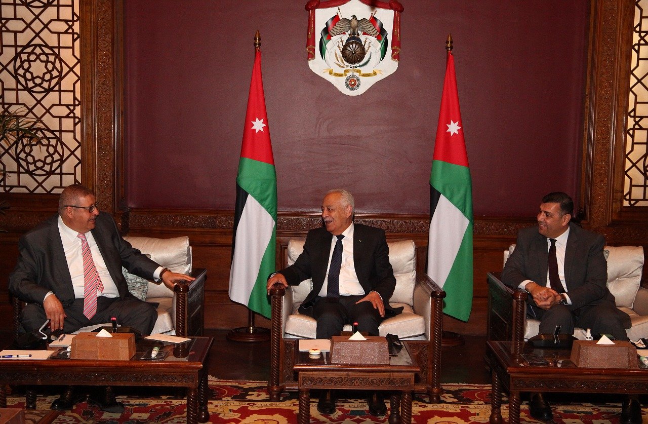 العيسوي يلتقي رؤساء الجمعيات العشائرية في مدينة الفحيص