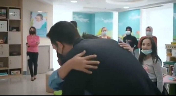 الطفل محمد تمنى..وولي العهد حقق أمنيته..فيديو