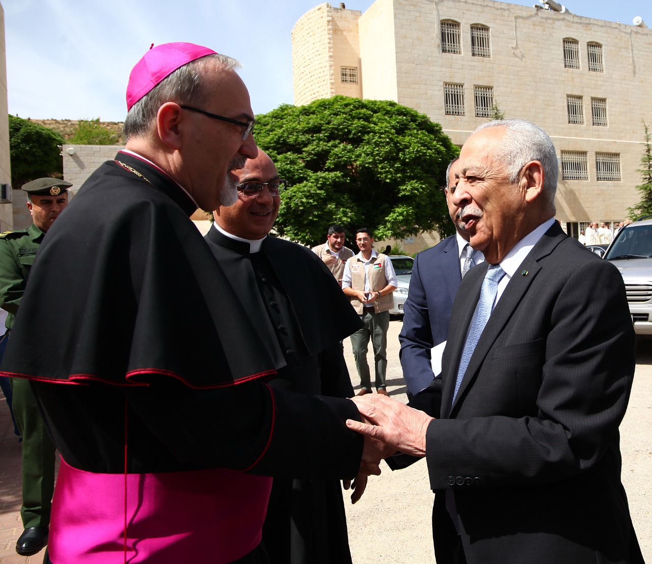 مندوبا عن الملك.. العيسوي يحضر قداس تنصيب مطران اللاتين جمال دعيبس