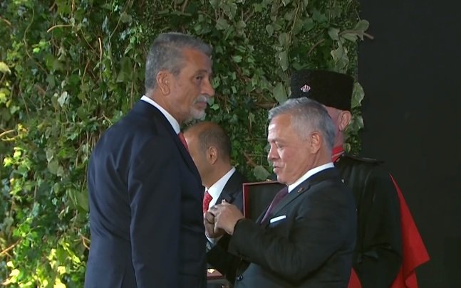 الملك ينعم على شخصيات ومؤسسات بإوسمة...أسماء