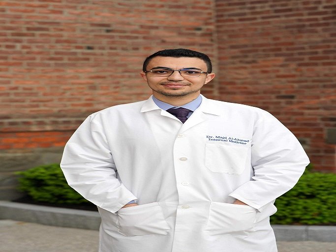 الفاضلان فياض الاحمد وابتسام حمدان يباركان لإبنائهما:مجد،اسراء،أنس تفوقهم في مجال الطب البشري