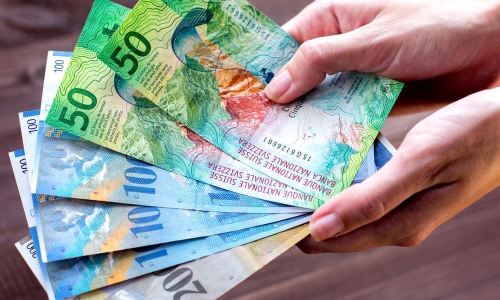 لماذا إرتفع الفرنك السويسري مقابل اليورو؟