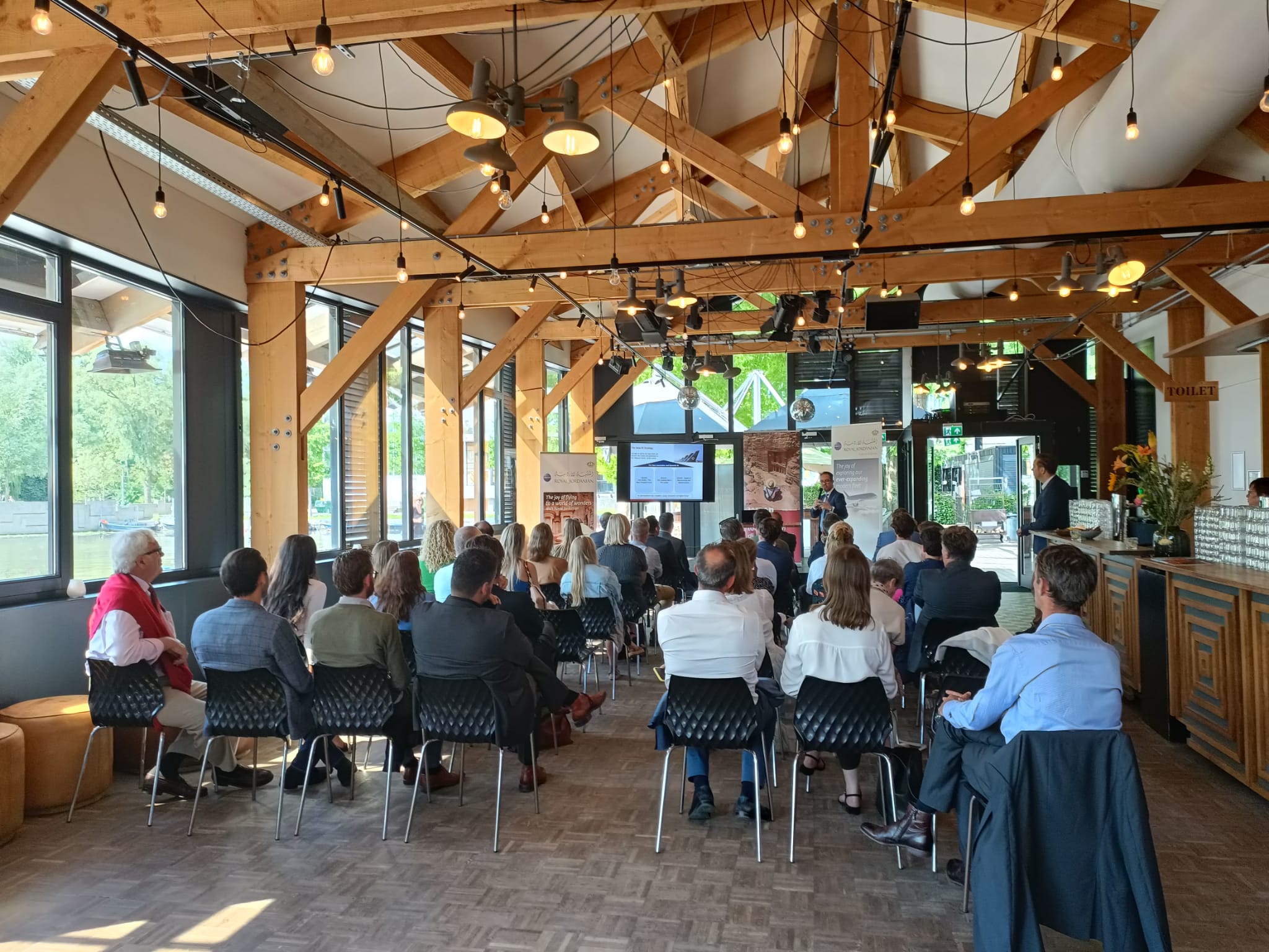 إطلاق الخط الجوي الجديد ما بين عمان وامستردام