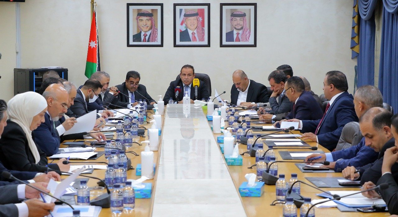 السعودي يدعو الى زيادة رواتب الموظفين والمتقاعدين