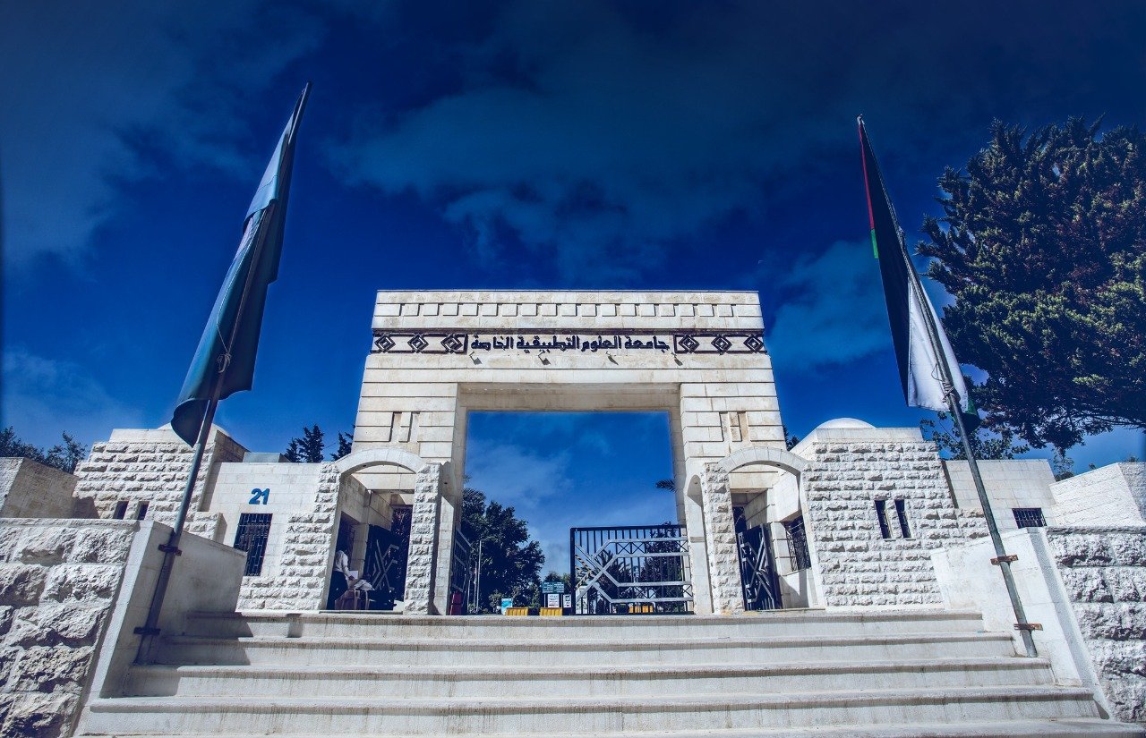 جامعة العلوم التطبيقية الخاصة تحصد شهادة التميز QSEduData Summit