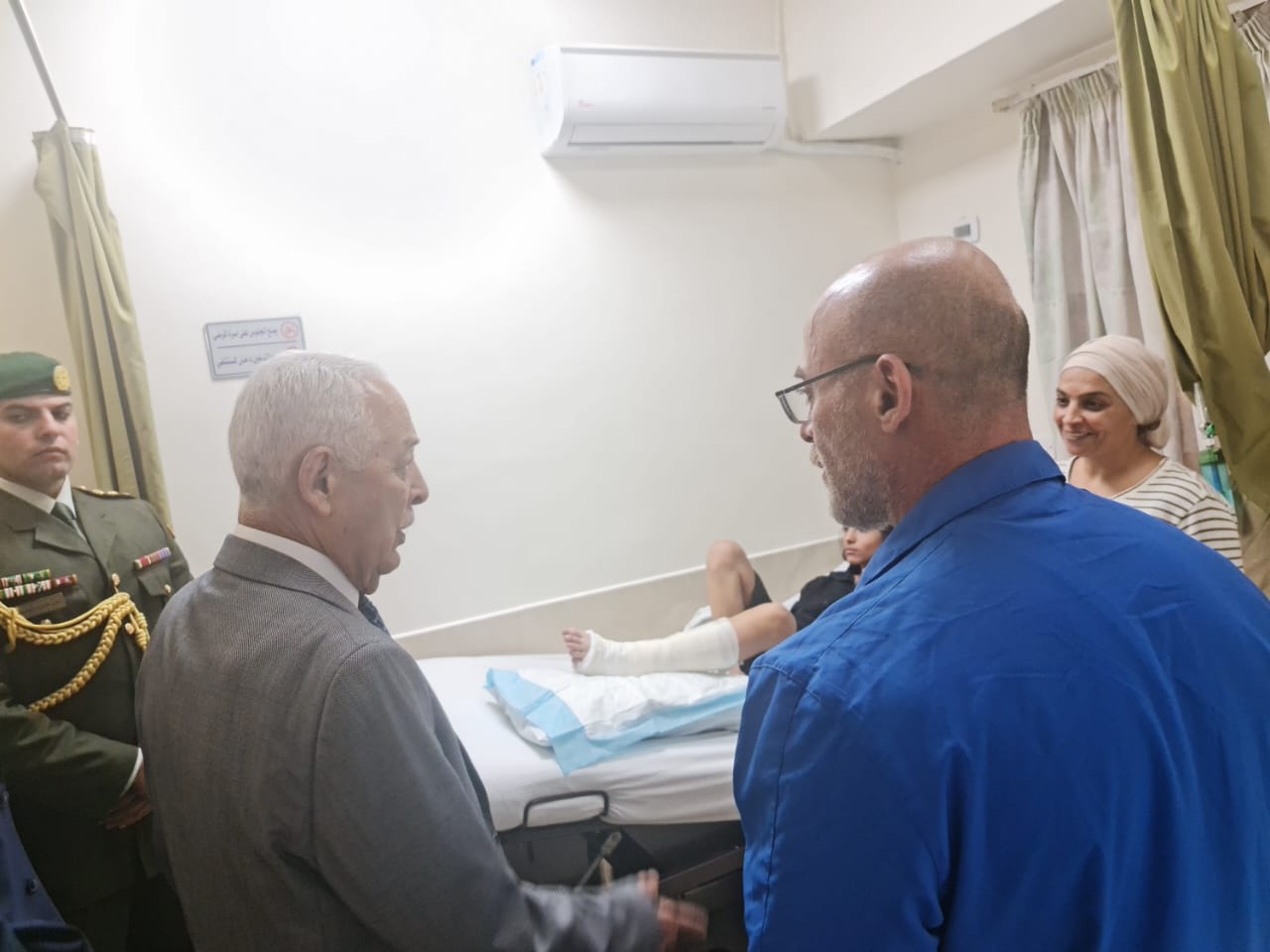 مندوبا عن الملك..العيسوي يطمئن على مصابي حادثة اللويبدة