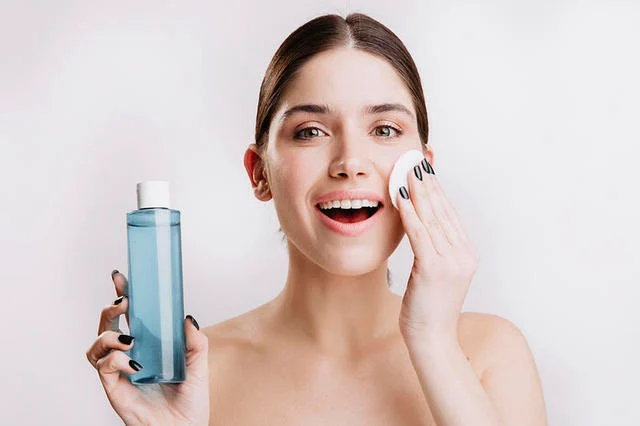 أفضل تونر طبيعي قابض للمسام للبشرة المختلطة