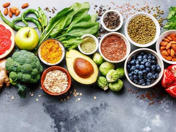 الأطعمة التي يجب تناولها للحفاظ بشكل فعّال على صحة الشرايين والحدّ من مخاطر الإصابة بأمراض القلب