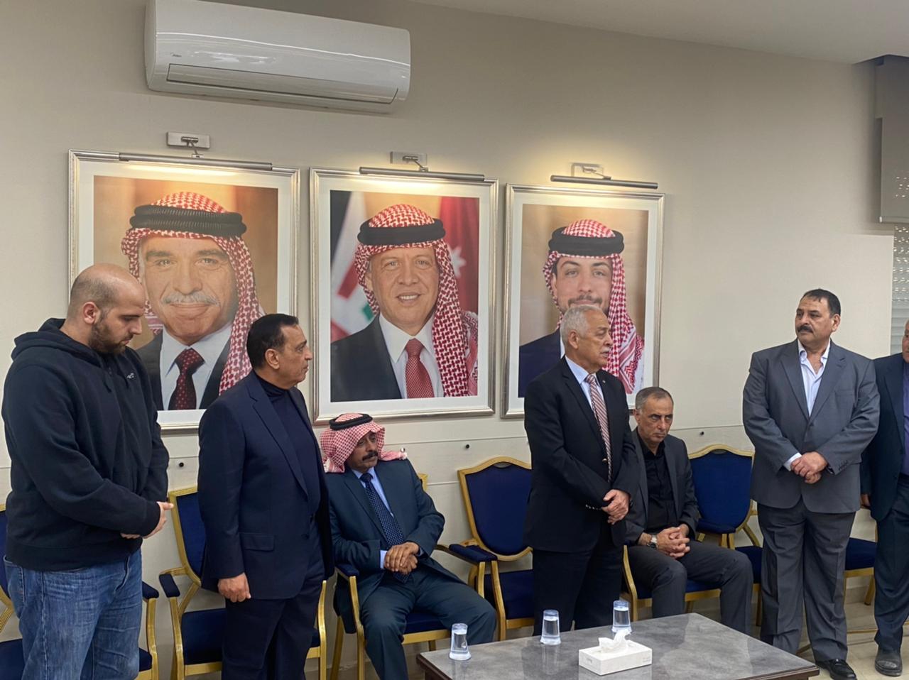 مندوبا عن الملك..العيسوي يقدم العزاء إلى عشيرة الدباس