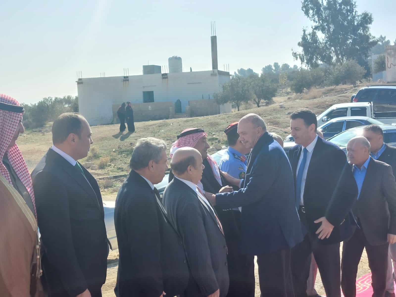 الفايز والصفدي يقدمان واجب العزاء بالشهيد الدلابيح