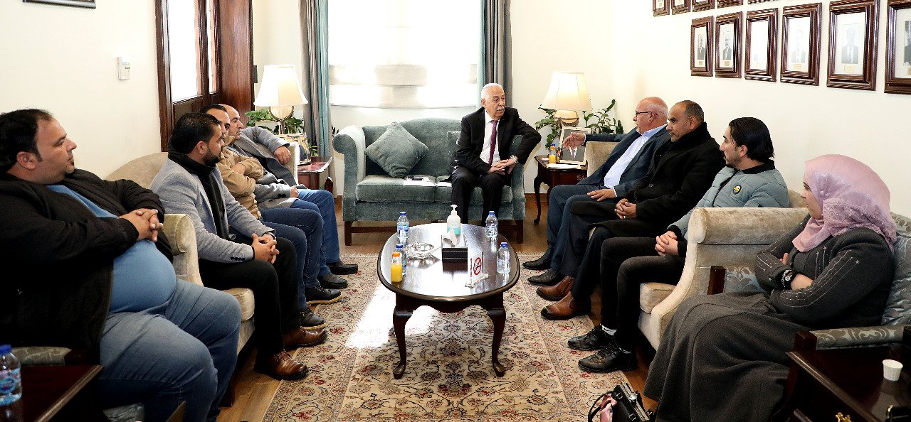 العيسوي يلتقي رئيس واعضاء بلدية القادسية