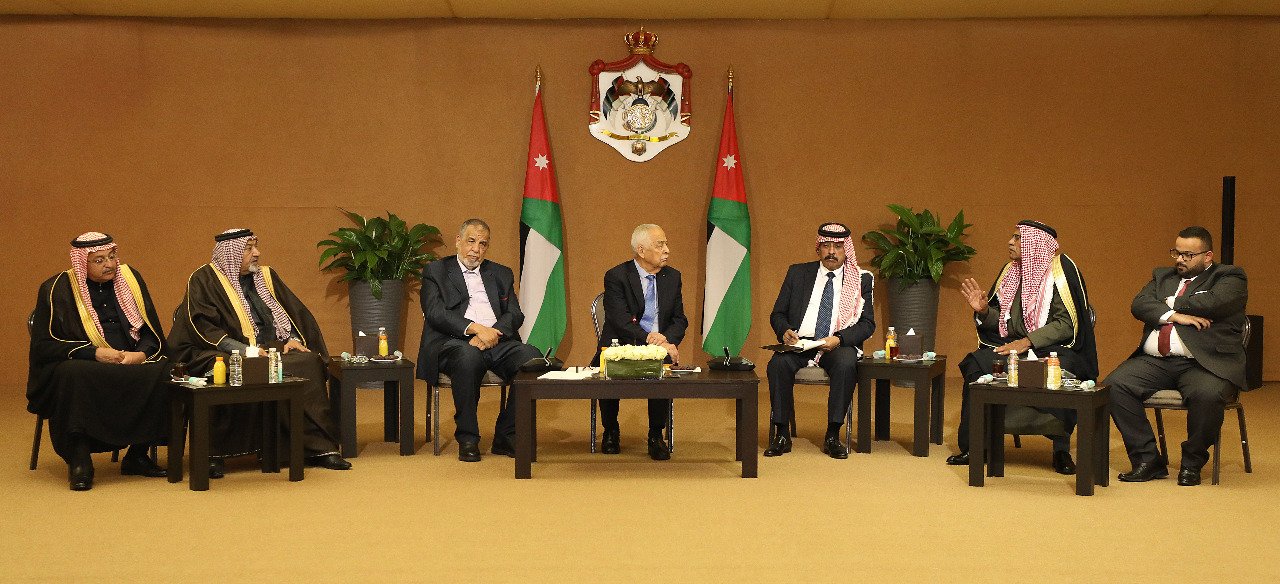 تنفيذا للتوجيهات الملكية، رئيس الديوان الملكي يلتقي وجهاء وممثلين عن لواء البترا