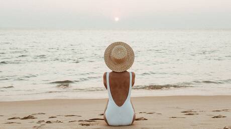 السعودية ستسمح بإرتداء "البكيني" وحجز الفنادق دون إظهار عقد زواج