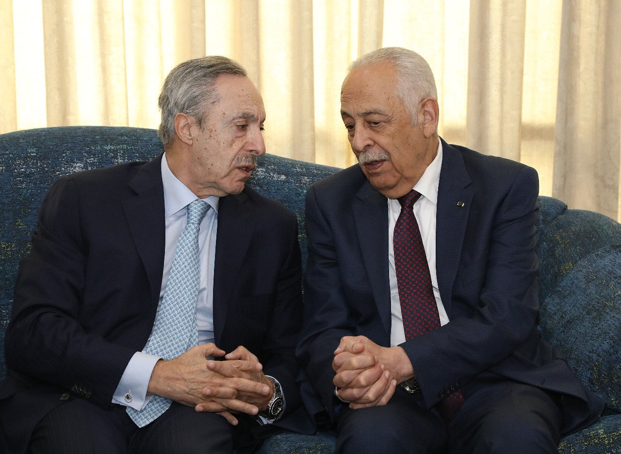 مندوبا عن الملك..رئيس الديوان الملكي يقدم واجب العزاء إلى الكباريتي وحينا 