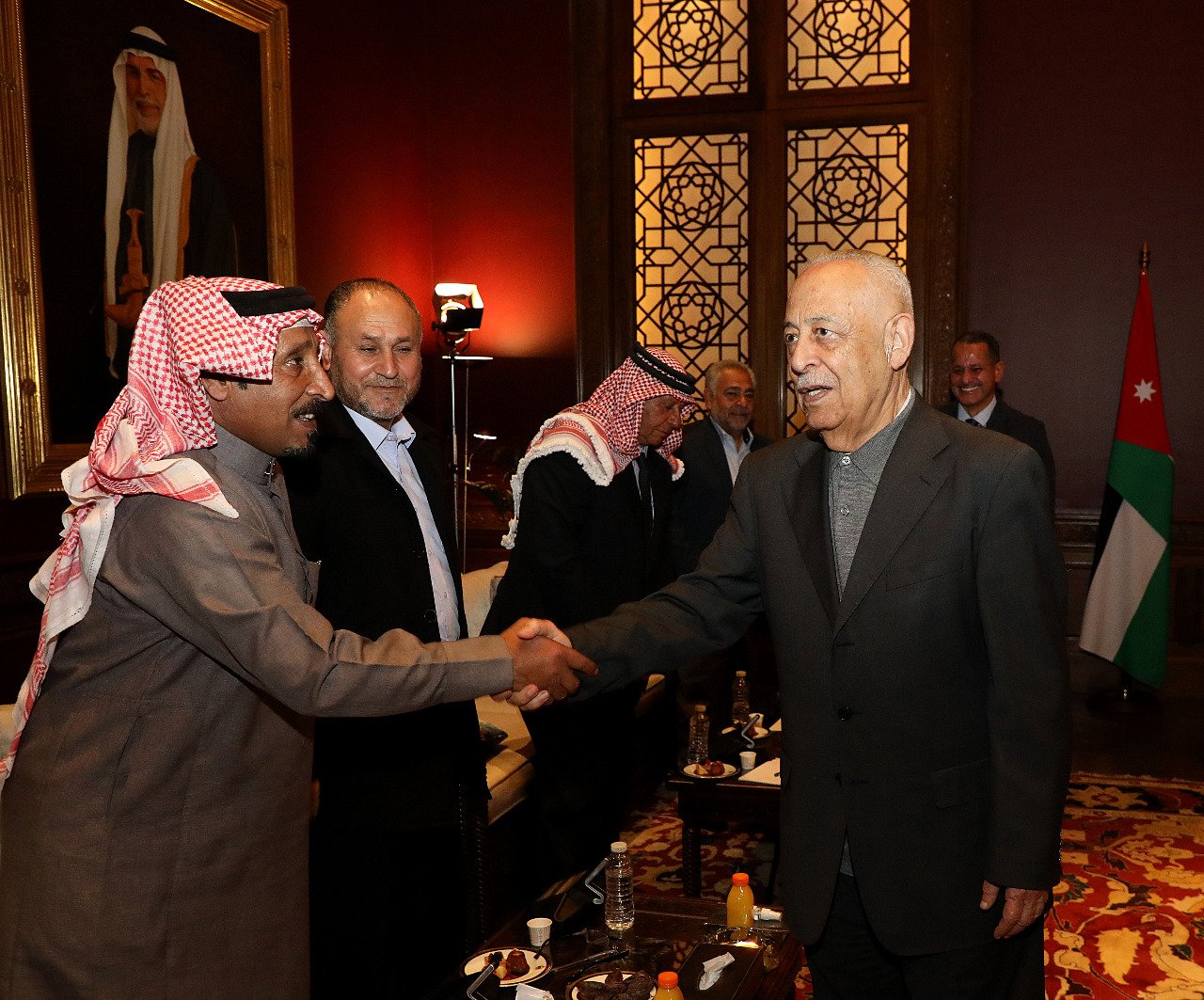 العيسوي يلتقي وفدا من وجهاء وممثلي لواء البتراء