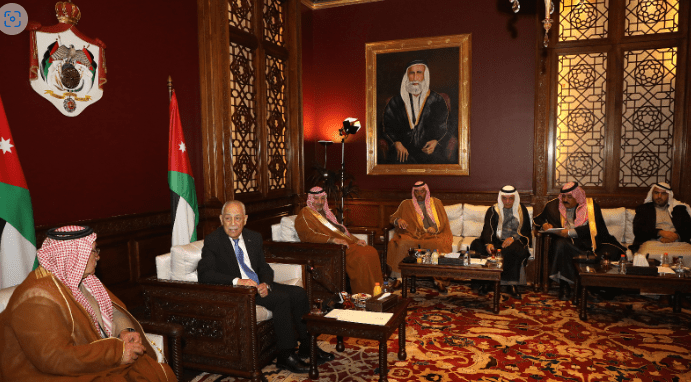 العيسوي يلتقي وجهاء وشيوخ قييلة بني حميدة