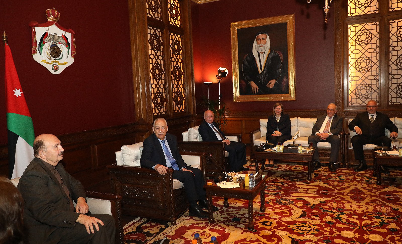 رئيس الديوان الملكي يلتقي رئيس وأعضاء الجمعية الشركسية وفريق مبادرة شبابية