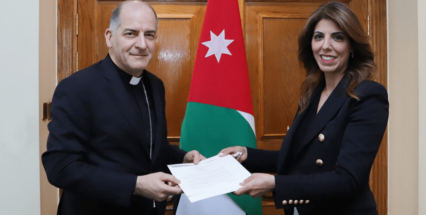 New Vatican envoy presents credentials